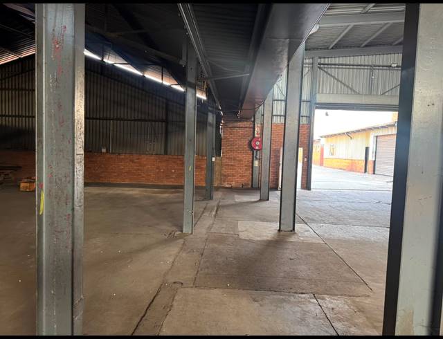 1,057M² WAREHOUSE TO LET IN PRETORIA WEST